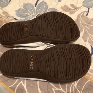 Vionic Women’s Sandals Size 7.5